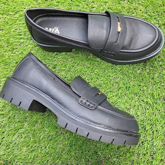 Mia Girl Chunky Lug Sole Loafers   Size 8 - Picture 1 of 11